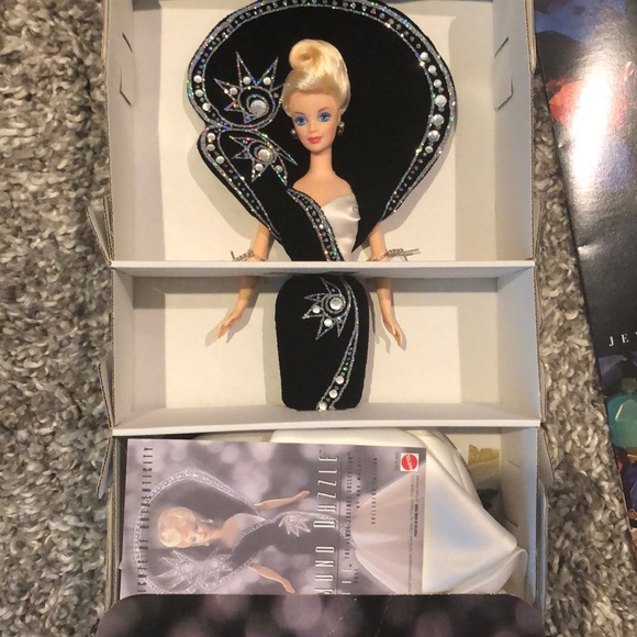 BOB MACKIE JEWEL ESSENCE COLLECTION BARBIE DOLLS -5 barbies, brooch & portfolio - Picture 2 of 13